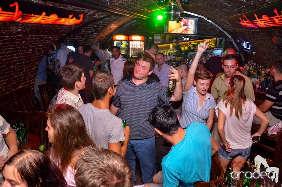 Şirul petrecerilor din Escape continuă şi joi, 