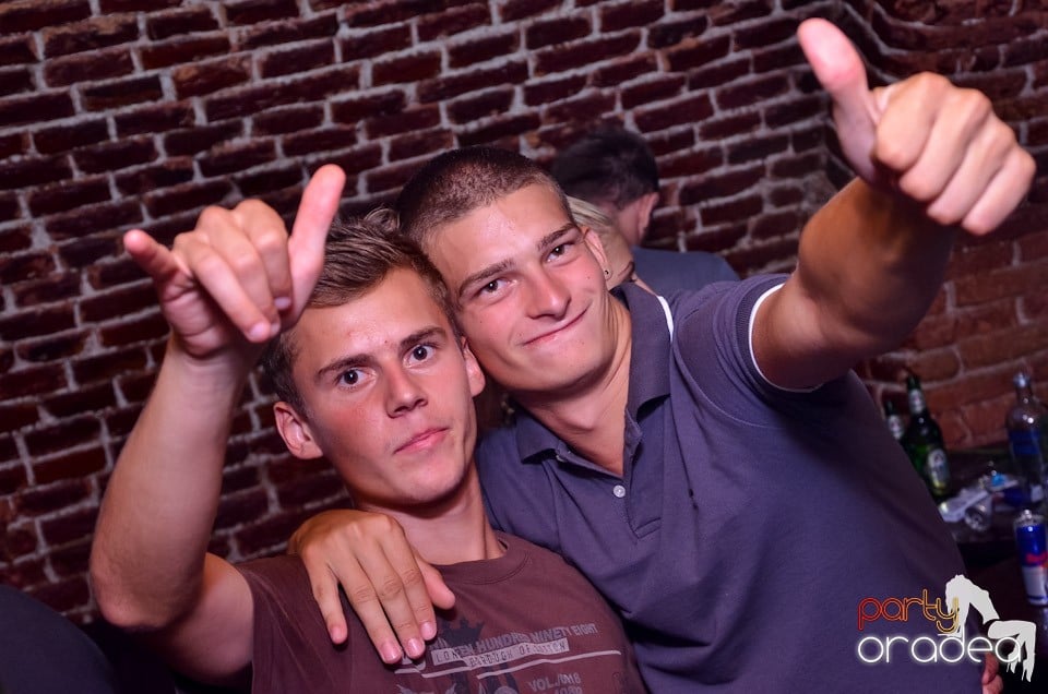 Şirul petrecerilor din Escape continuă şi joi, 