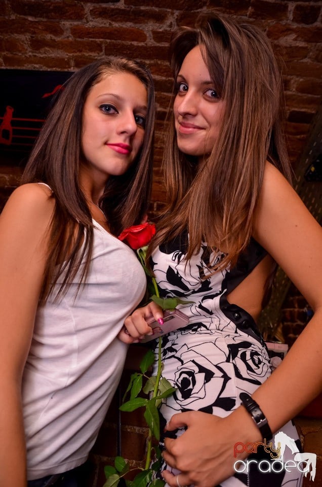 Şirul petrecerilor din Escape continuă şi joi, 