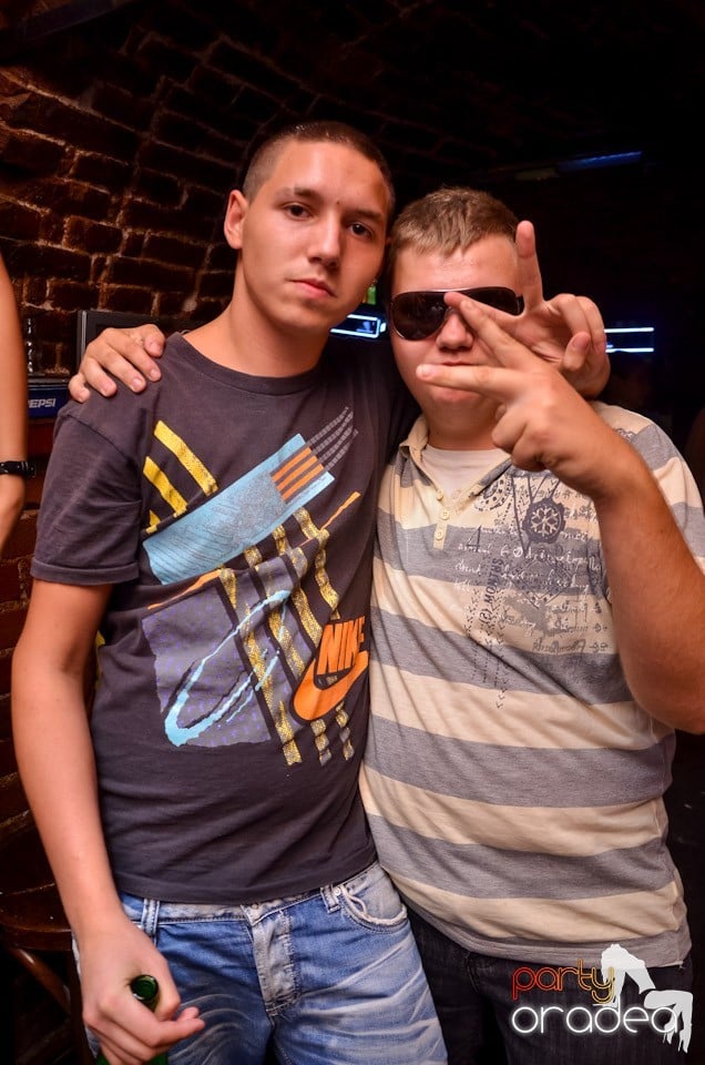 Şirul petrecerilor din Escape continuă şi joi, 