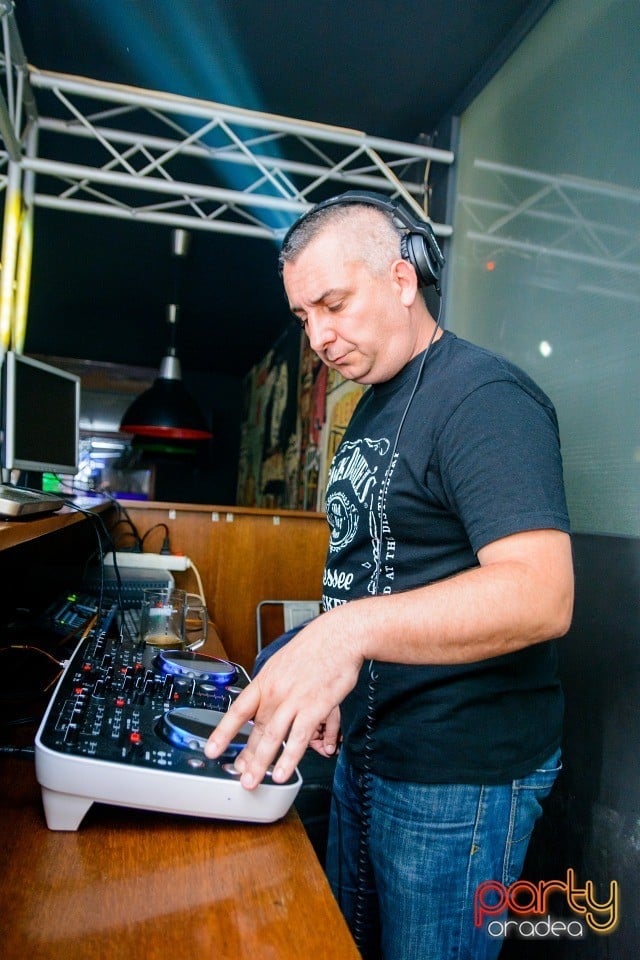 Snoopy In The Mix, Juice