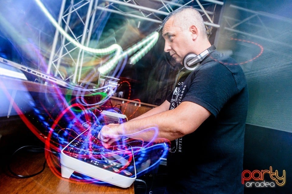 Snoopy In The Mix, Juice