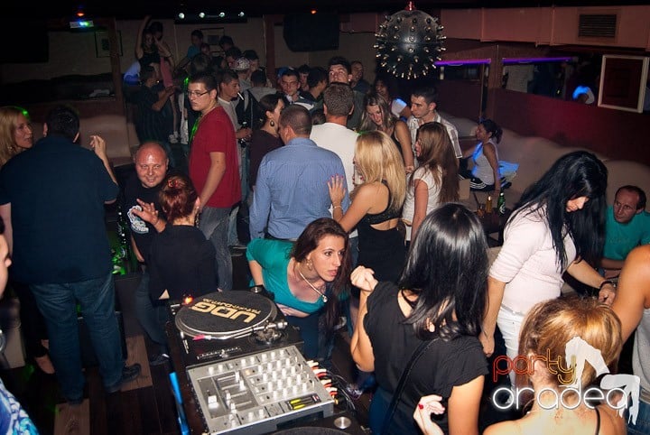 Sombrita de Tequila Party în Seven, 