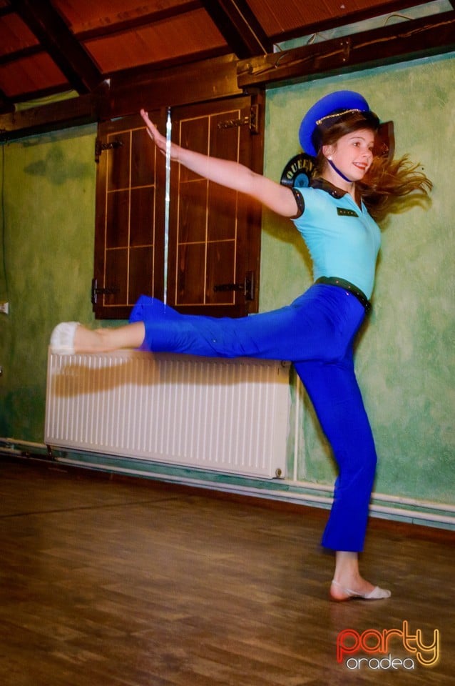 Unique Dance Studio - Spectacol Caritabil, Queen's Music Pub