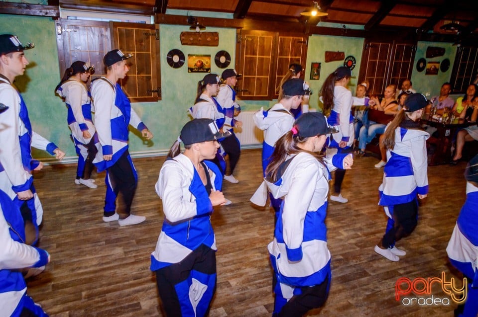 Unique Dance Studio - Spectacol Caritabil, Queen's Music Pub