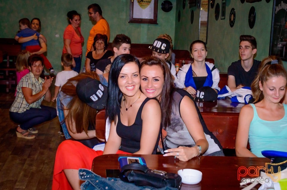 Unique Dance Studio - Spectacol Caritabil, Queen's Music Pub