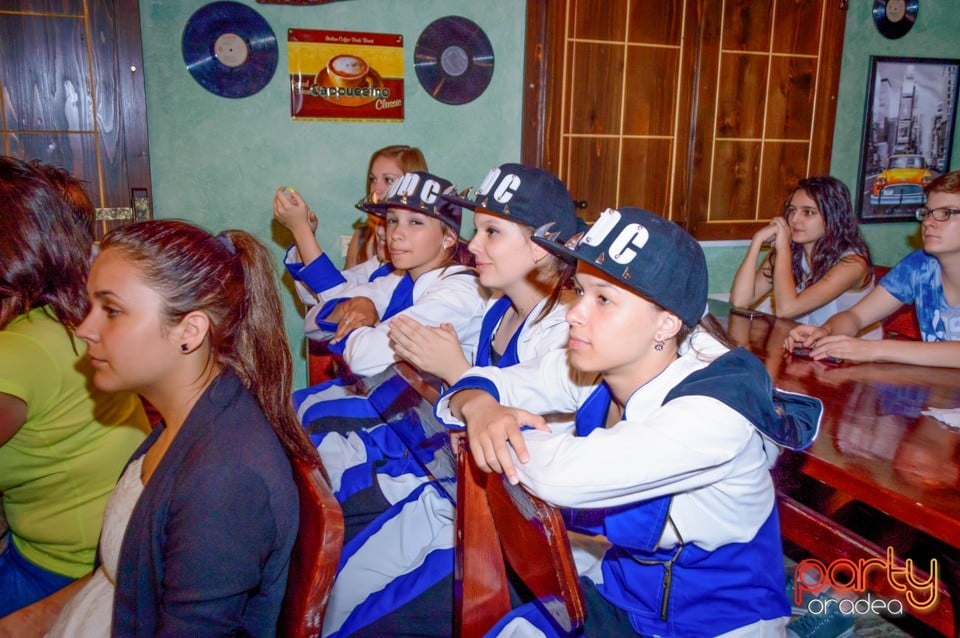 Unique Dance Studio - Spectacol Caritabil, Queen's Music Pub