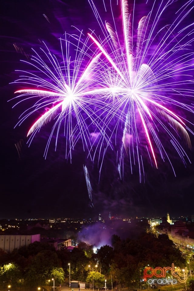 Spectacol de focuri de artificii, Oradea
