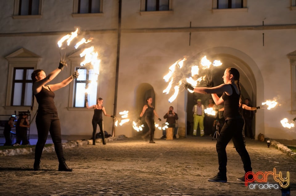 Spectacol de jonglerii cu focul, Cetatea Oradea
