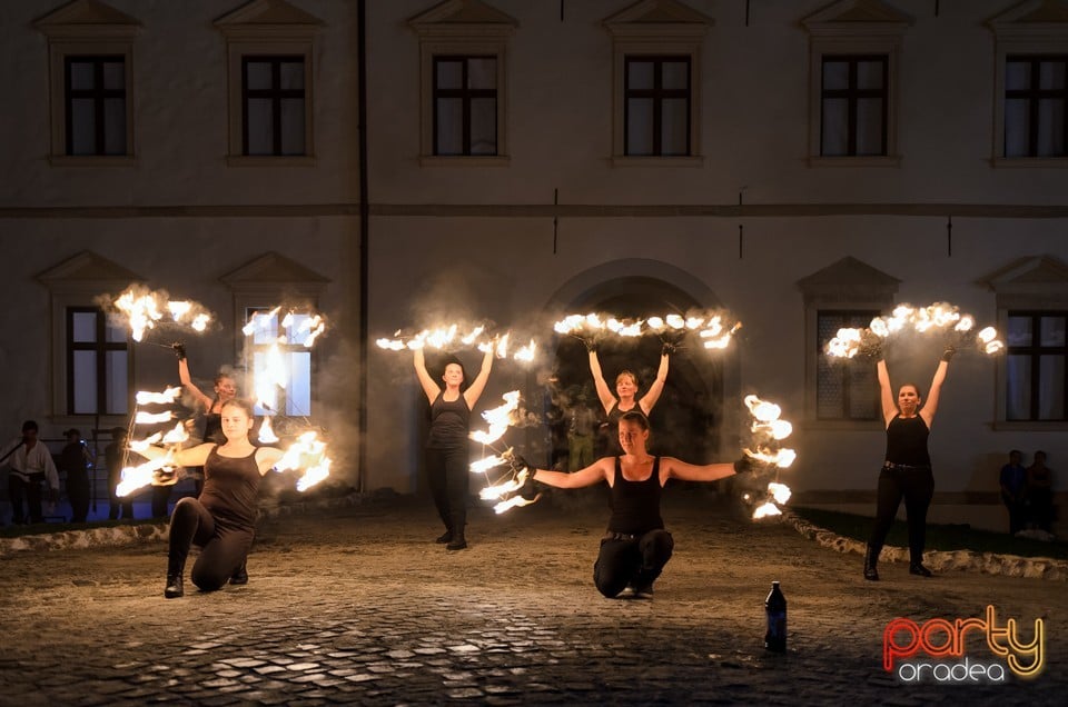 Spectacol de jonglerii cu focul, Cetatea Oradea