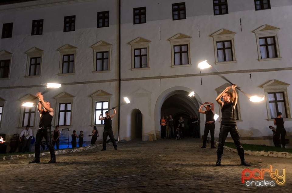 Spectacol de jonglerii cu focul, Cetatea Oradea