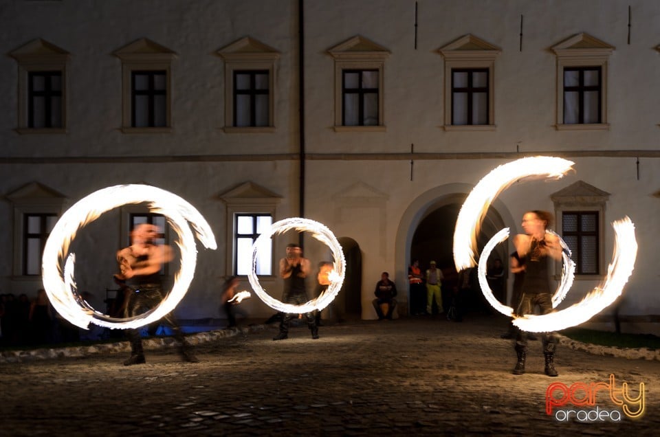 Spectacol de jonglerii cu focul, Cetatea Oradea