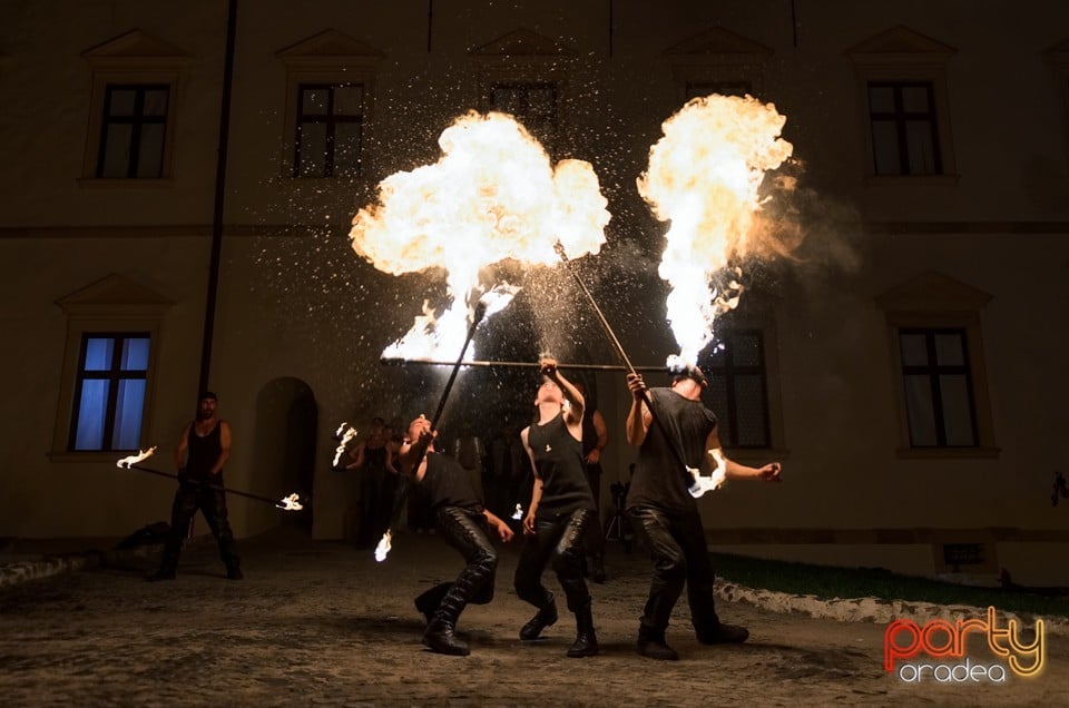 Spectacol de jonglerii cu focul, Cetatea Oradea