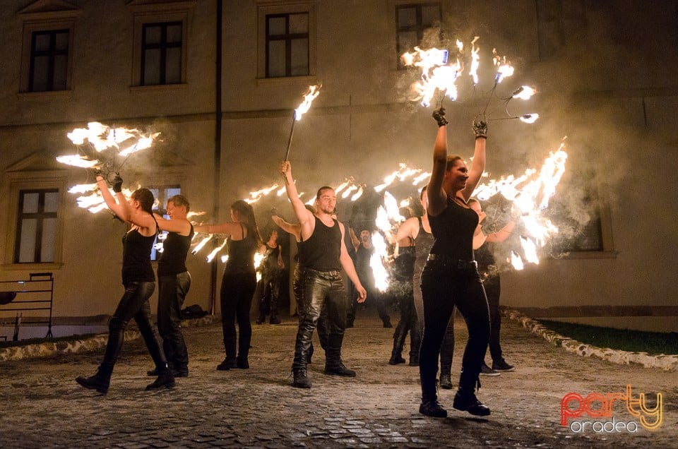 Spectacol de jonglerii cu focul, Cetatea Oradea