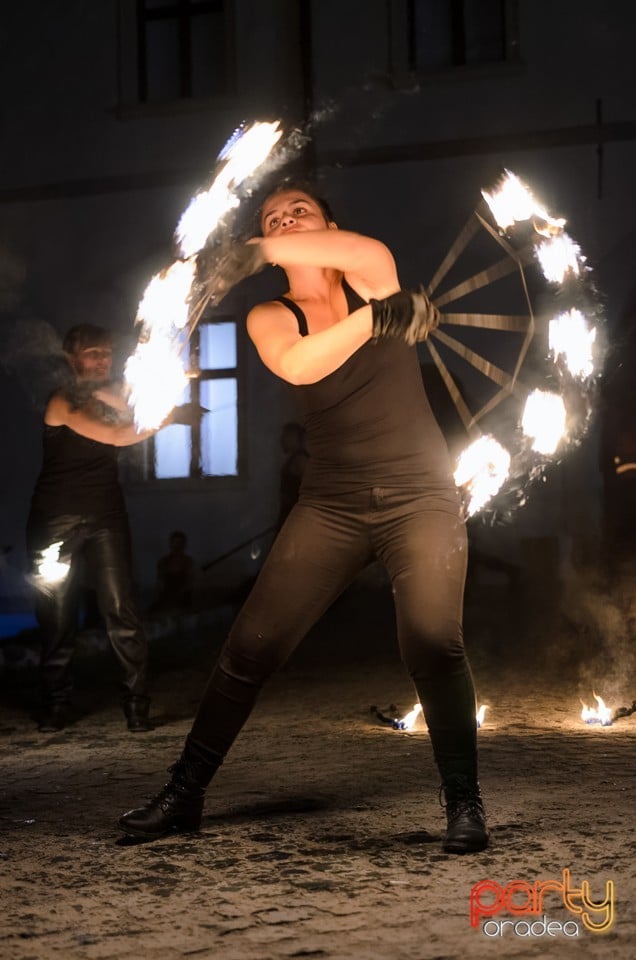 Spectacol de jonglerii cu focul, Cetatea Oradea