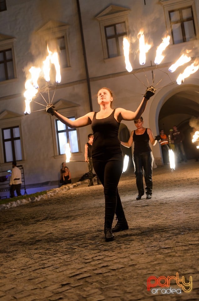 Spectacol de jonglerii cu focul, Cetatea Oradea