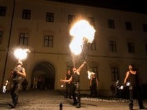 Spectacol de jonglerii cu focul