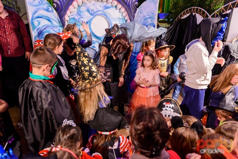 Spooky Halloween, Lotus Center