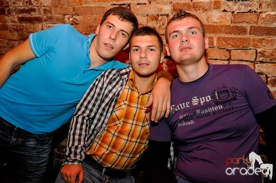 Stalinskaya Party în Club Escape, 