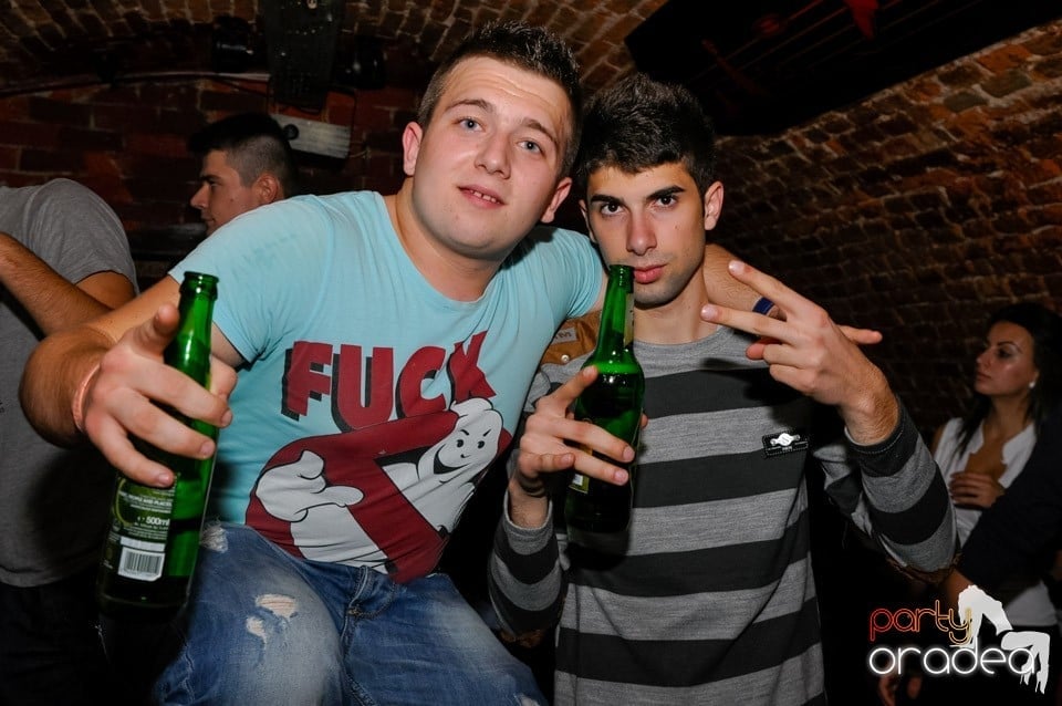 Stalinskaya Party în Club Escape, 