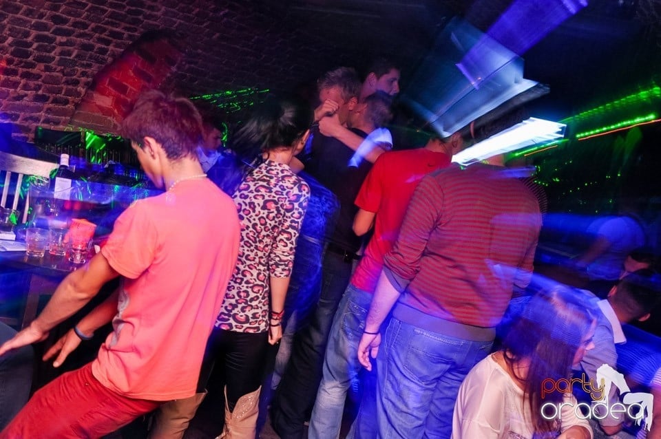 Stalinskaya Party în Club Escape, 