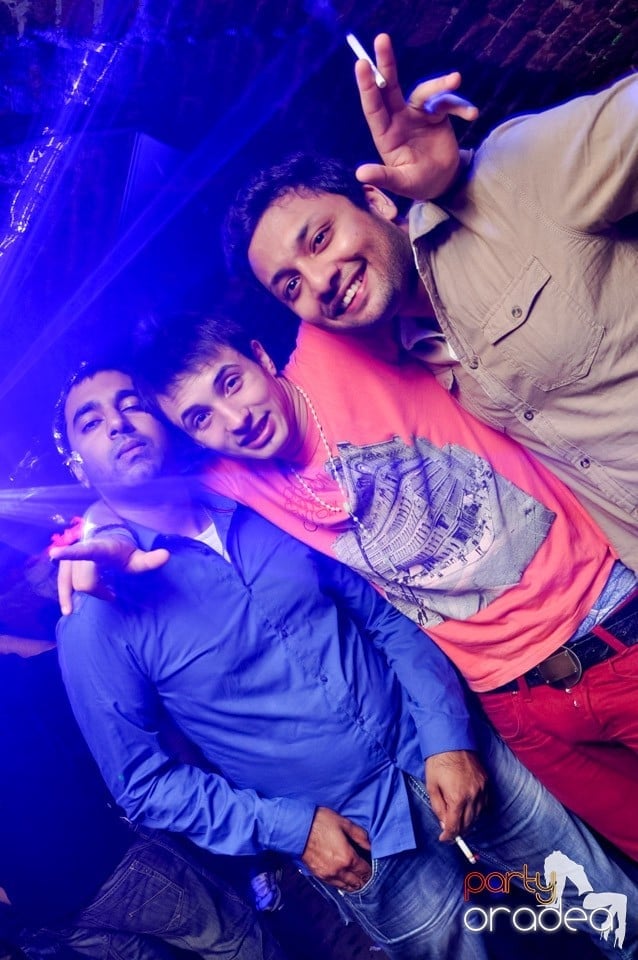 Stalinskaya Party în Club Escape, 