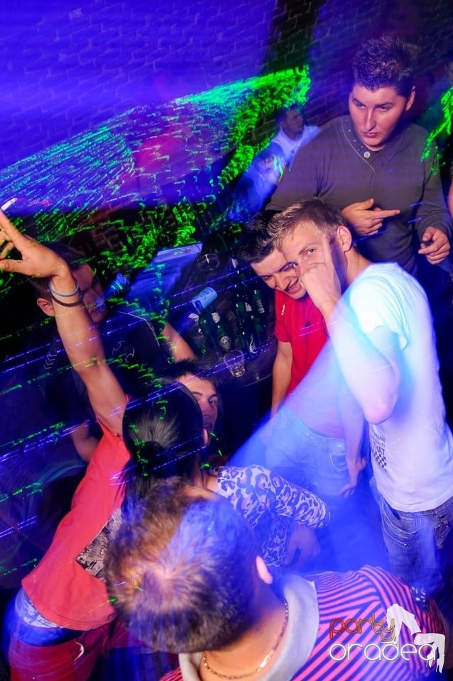 Stalinskaya Party în Club Escape, 