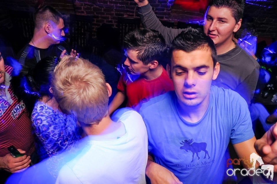 Stalinskaya Party în Club Escape, 