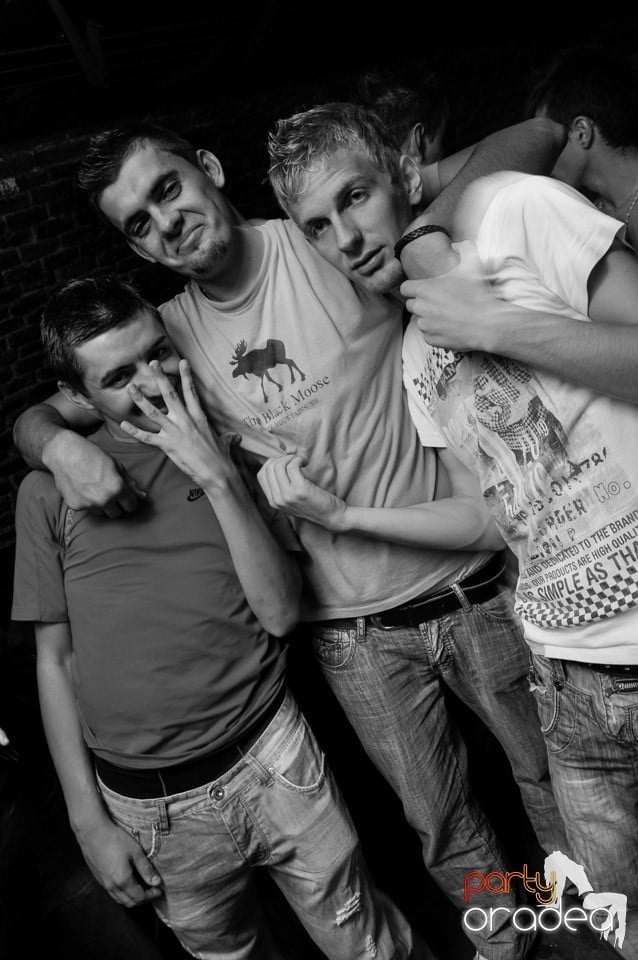 Stalinskaya Party în Club Escape, 