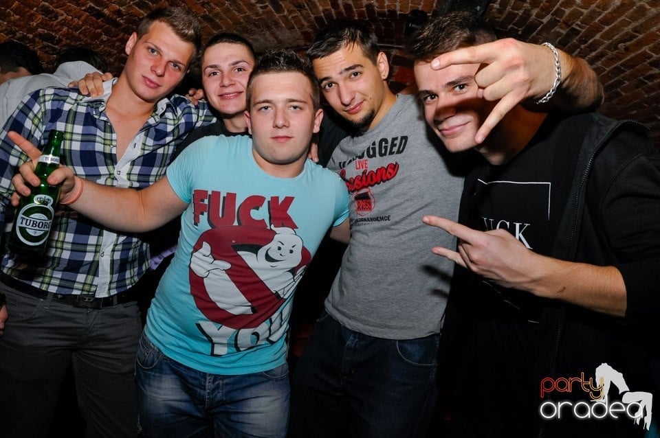 Stalinskaya Party în Club Escape, 