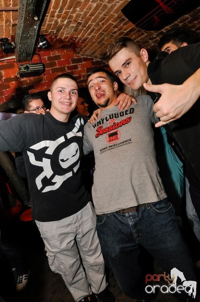 Stalinskaya Party în Club Escape, 