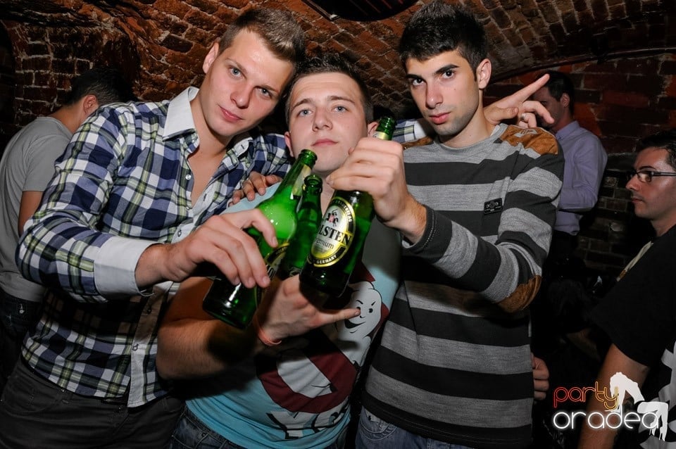 Stalinskaya Party în Club Escape, 