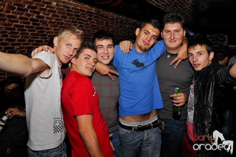 Stalinskaya Party în Club Escape, 