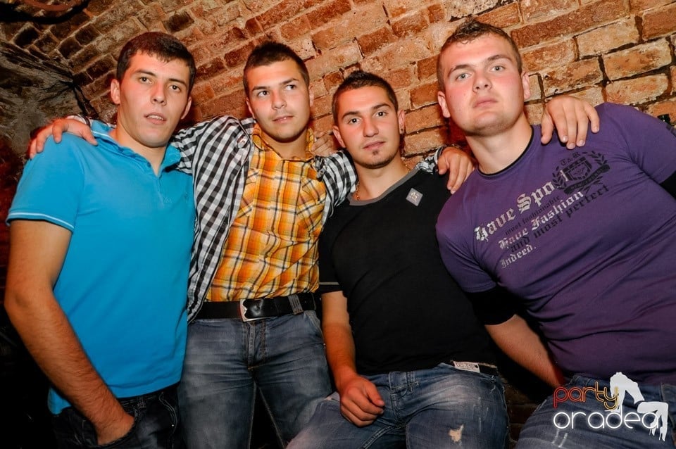 Stalinskaya Party în Club Escape, 