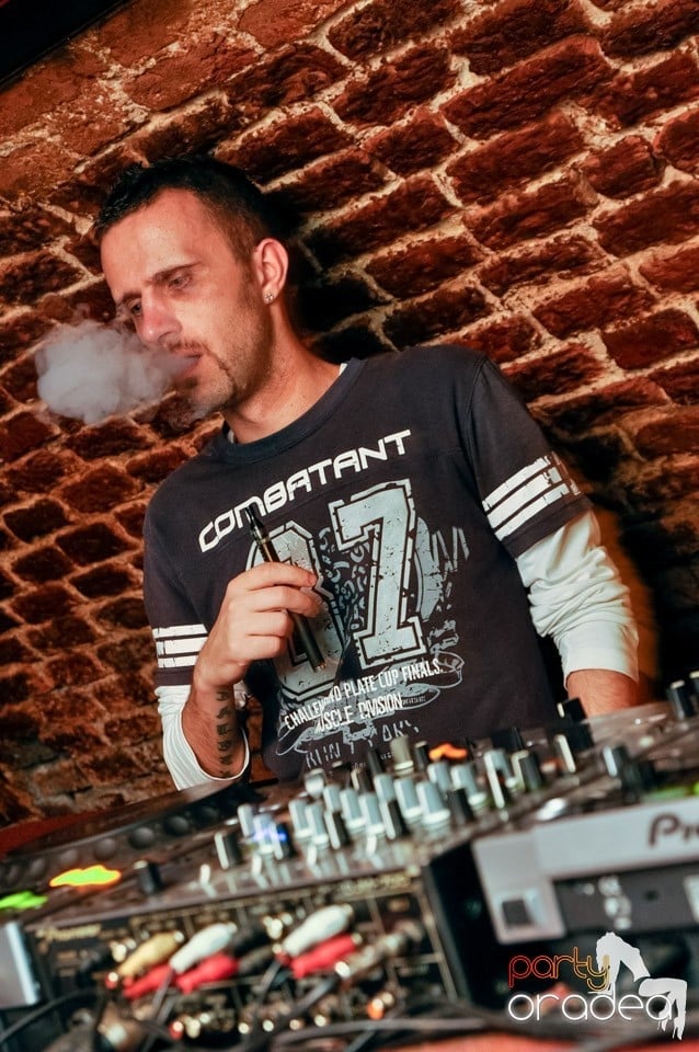 Stalinskaya Party în Club Escape, 