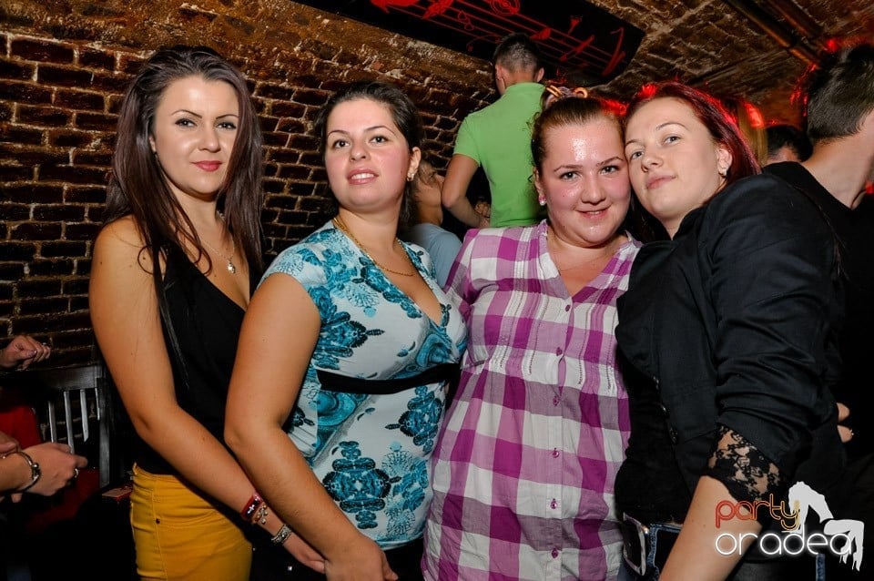 Stalinskaya Party în Club Escape, 