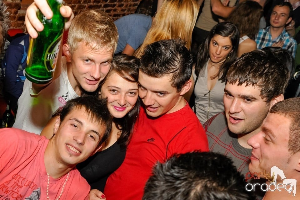 Stalinskaya Party în Club Escape, 