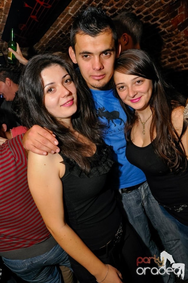 Stalinskaya Party în Club Escape, 