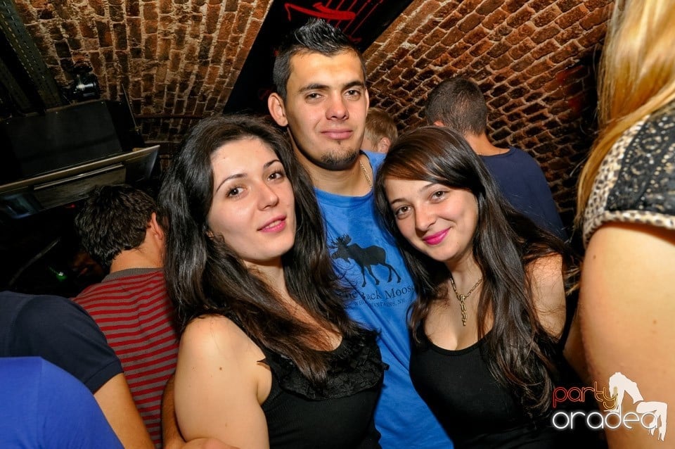 Stalinskaya Party în Club Escape, 