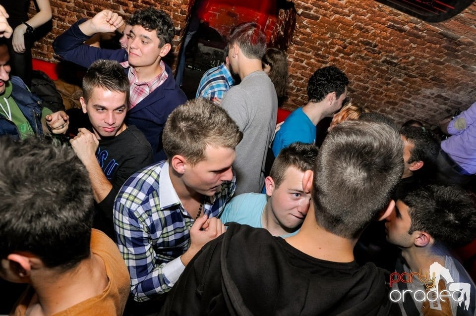 Stalinskaya Party în Club Escape, 