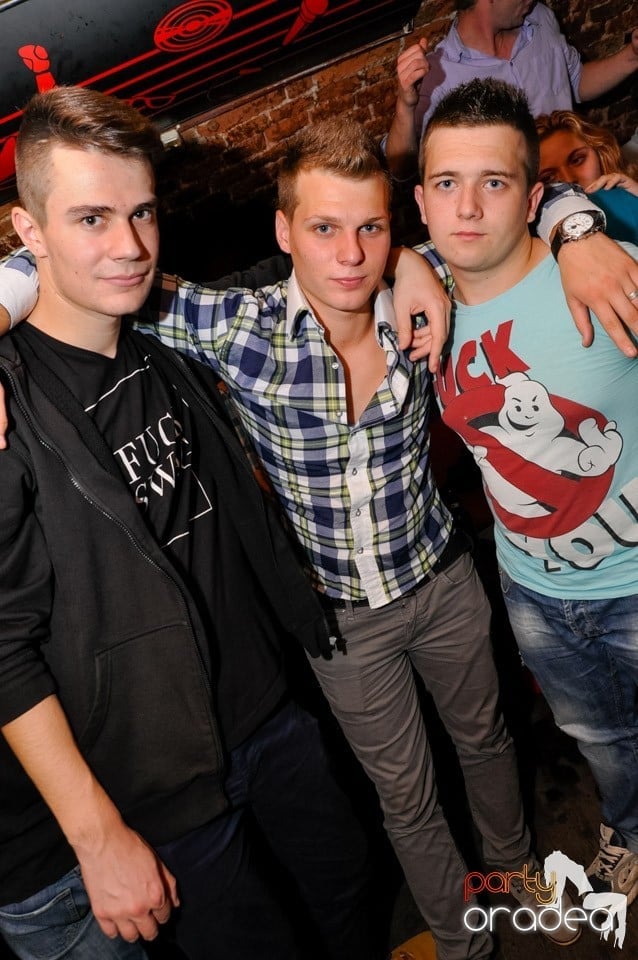 Stalinskaya Party în Club Escape, 