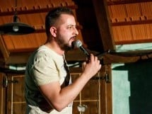 Stand Up Comedy în Queen's Music Pub