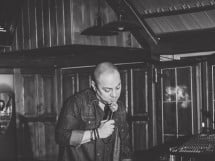 Stand Up Comedy în Queen's Music Pub