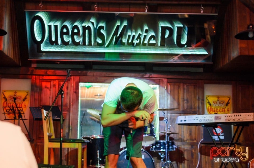 Stand up comedy, Queen's Music Pub