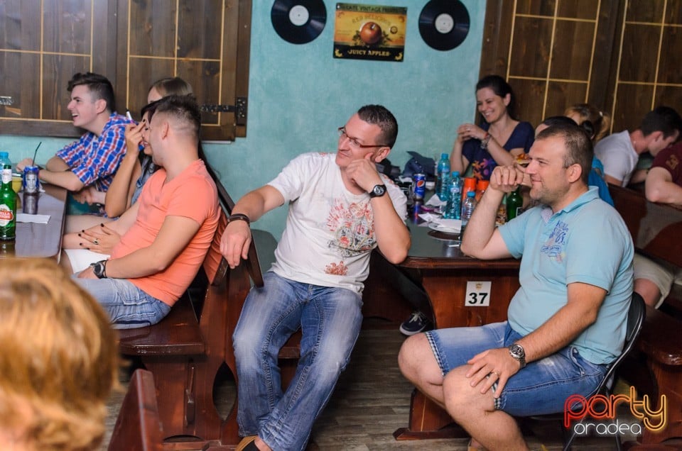 Stand up comedy, Queen's Music Pub