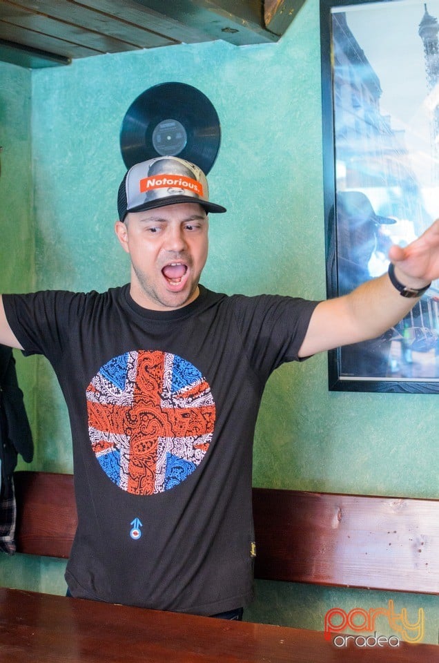 Stand Up Comedy, Queen's Music Pub
