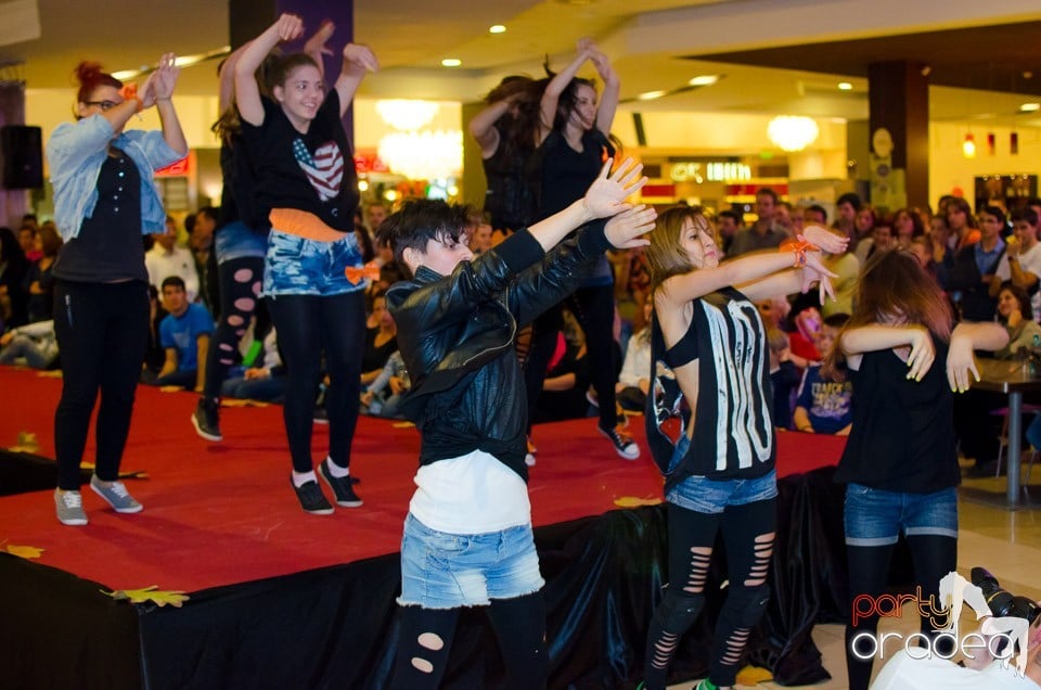 Stand Up Gentlemen! - Prezentare de modă, Lotus Center