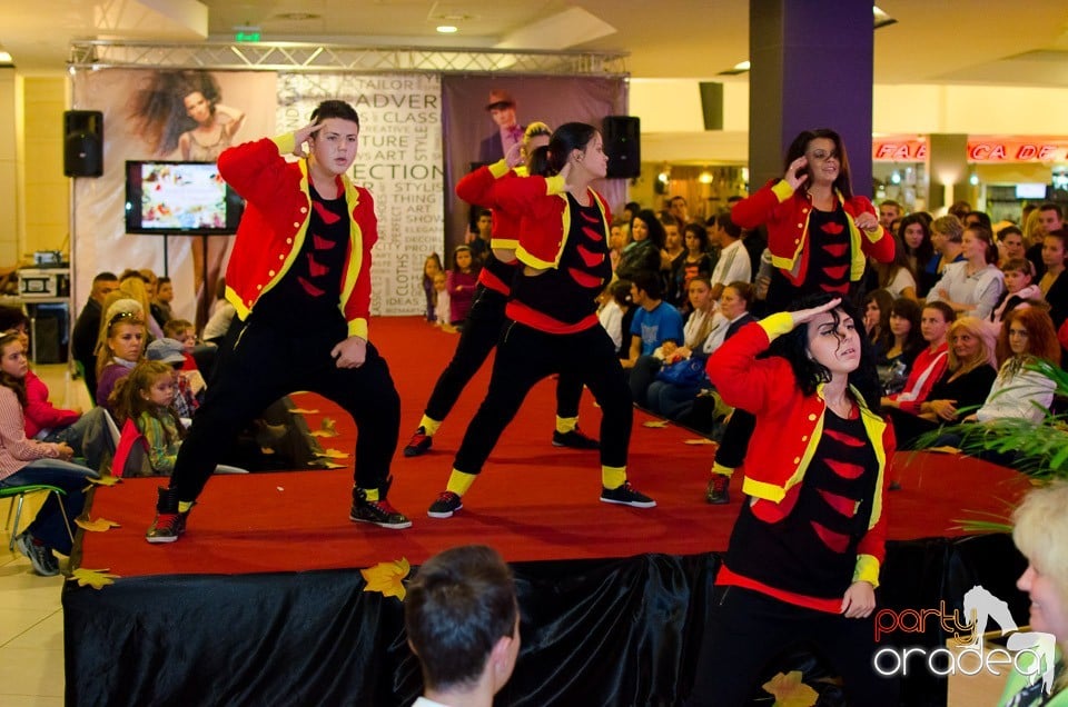 Stand Up Gentlemen! - Prezentare de modă, Lotus Center
