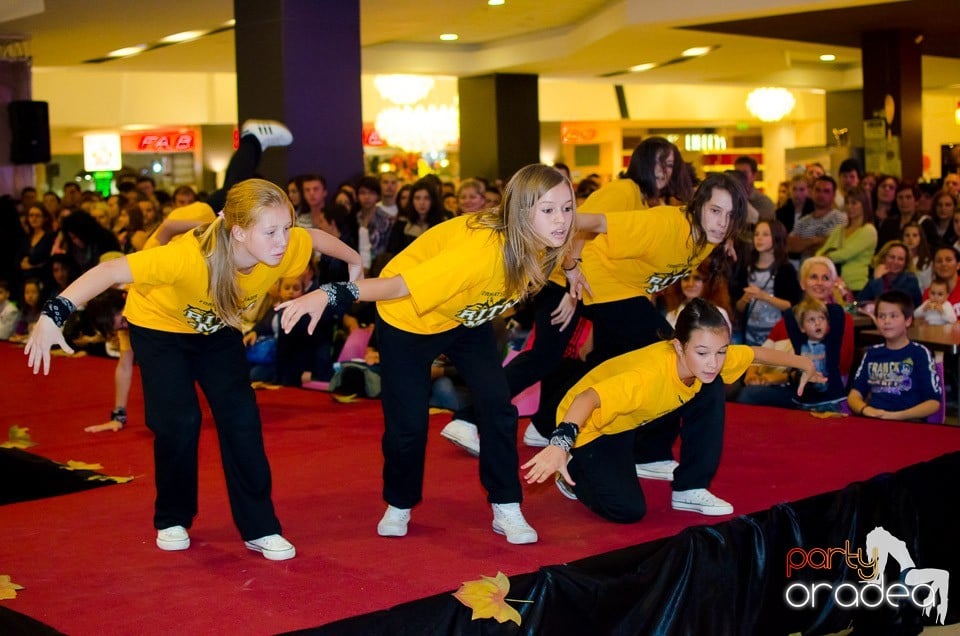 Stand Up Gentlemen! - Prezentare de modă, Lotus Center