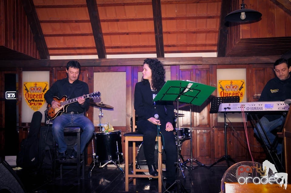 Stand-up in the City în Queen's, Queen's Music Pub